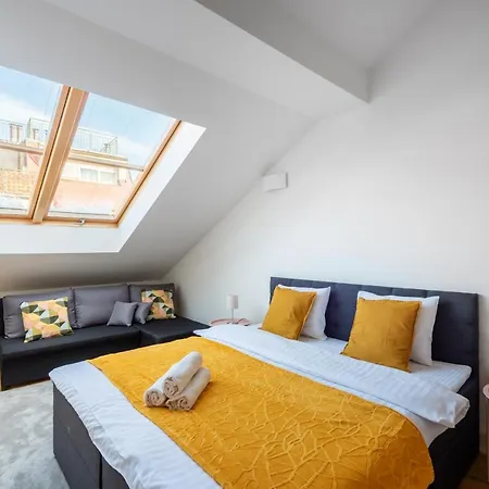 Spacious Apartments Near The River Prague Exterior photo
