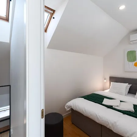 Spacious Apartments Near The River Prague Exterior photo