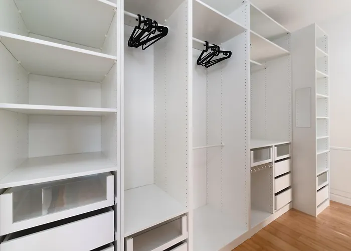 Spacious Apartments Near The River Prague