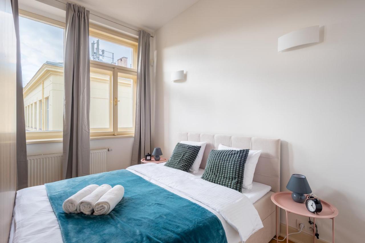 Spacious Near The River Apartment Prague