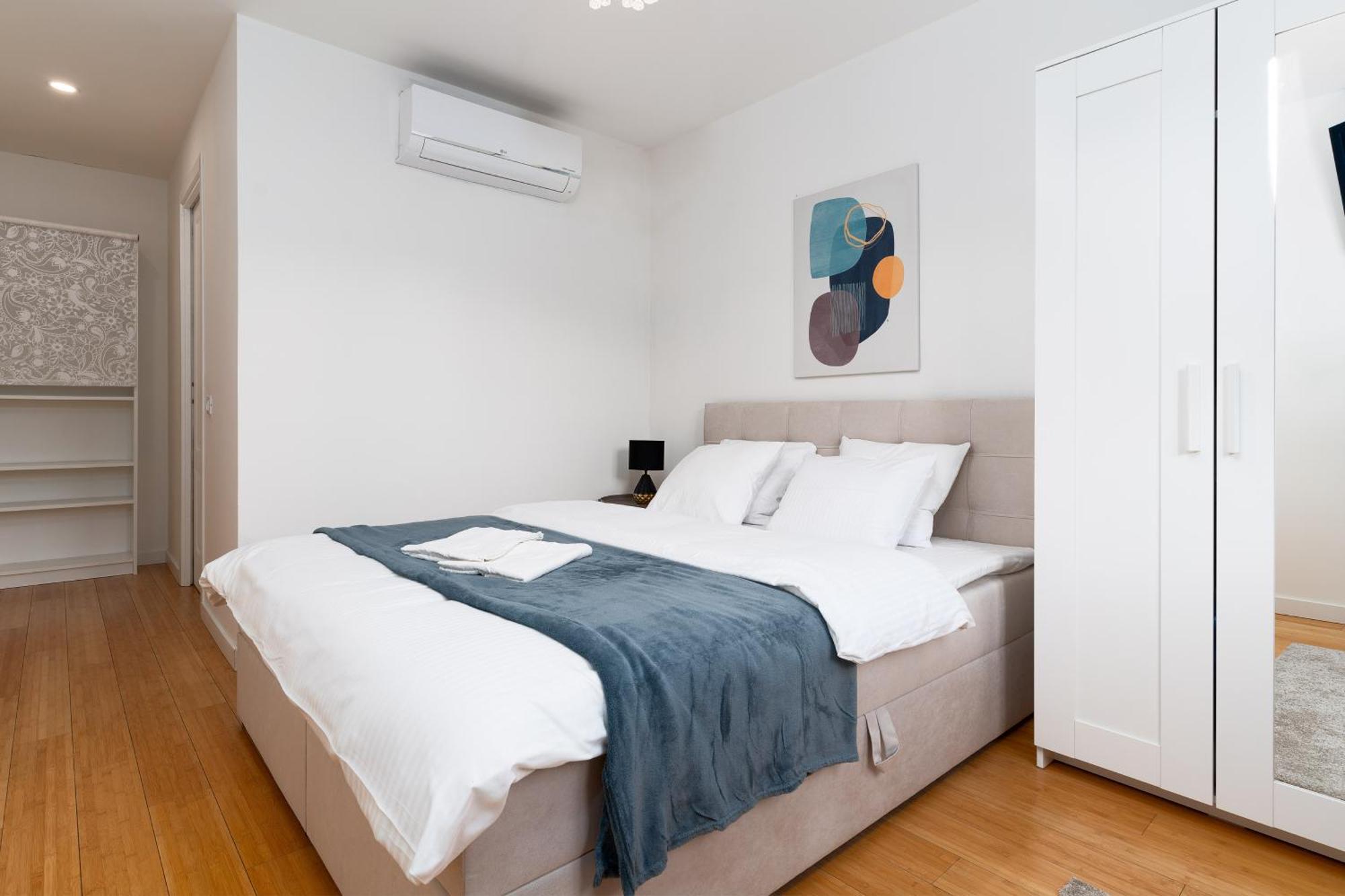 Spacious Near The River Apartment