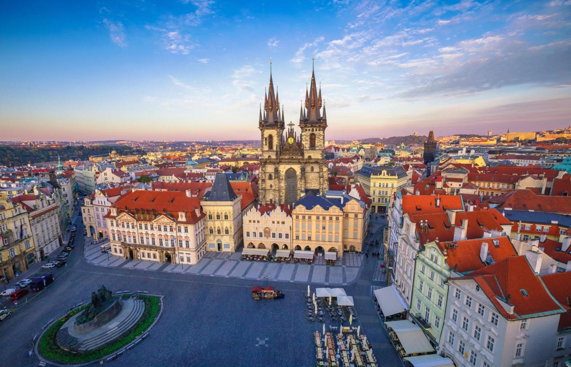 Spacious Near The River Apartment Prague